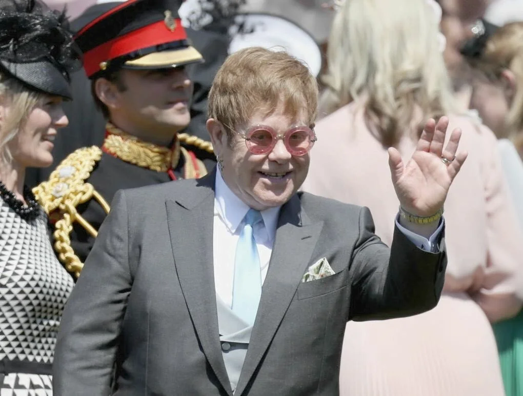 Elton John met with a boy in Kiev who could not adopt 9 years ago